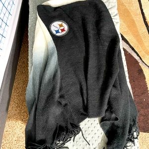 Steelers pull over shawl